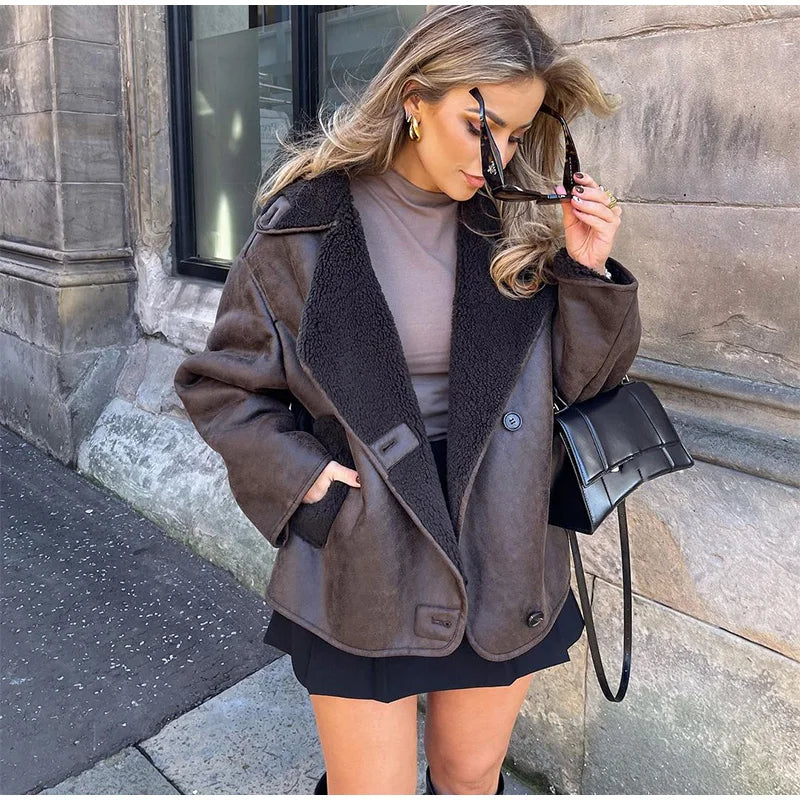 Dames Korte Leren Jas met Brede Kraag